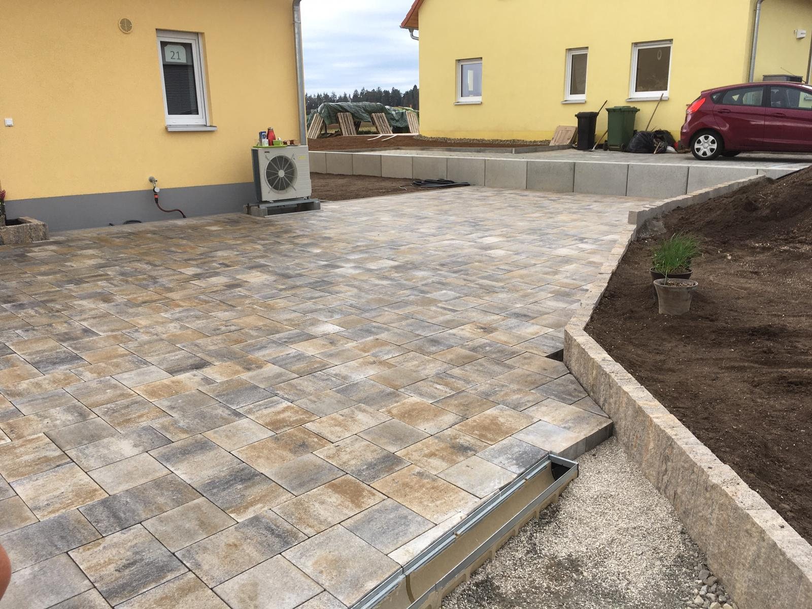 Außenanlagen – Pflasterarbeiten und Terrasse